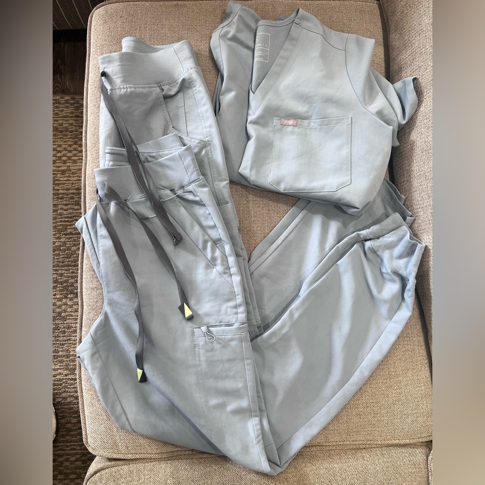 Figs Dusty Blue Lot. 2 pairs XS Tall pants. S Catarina top XXS Rafaela.